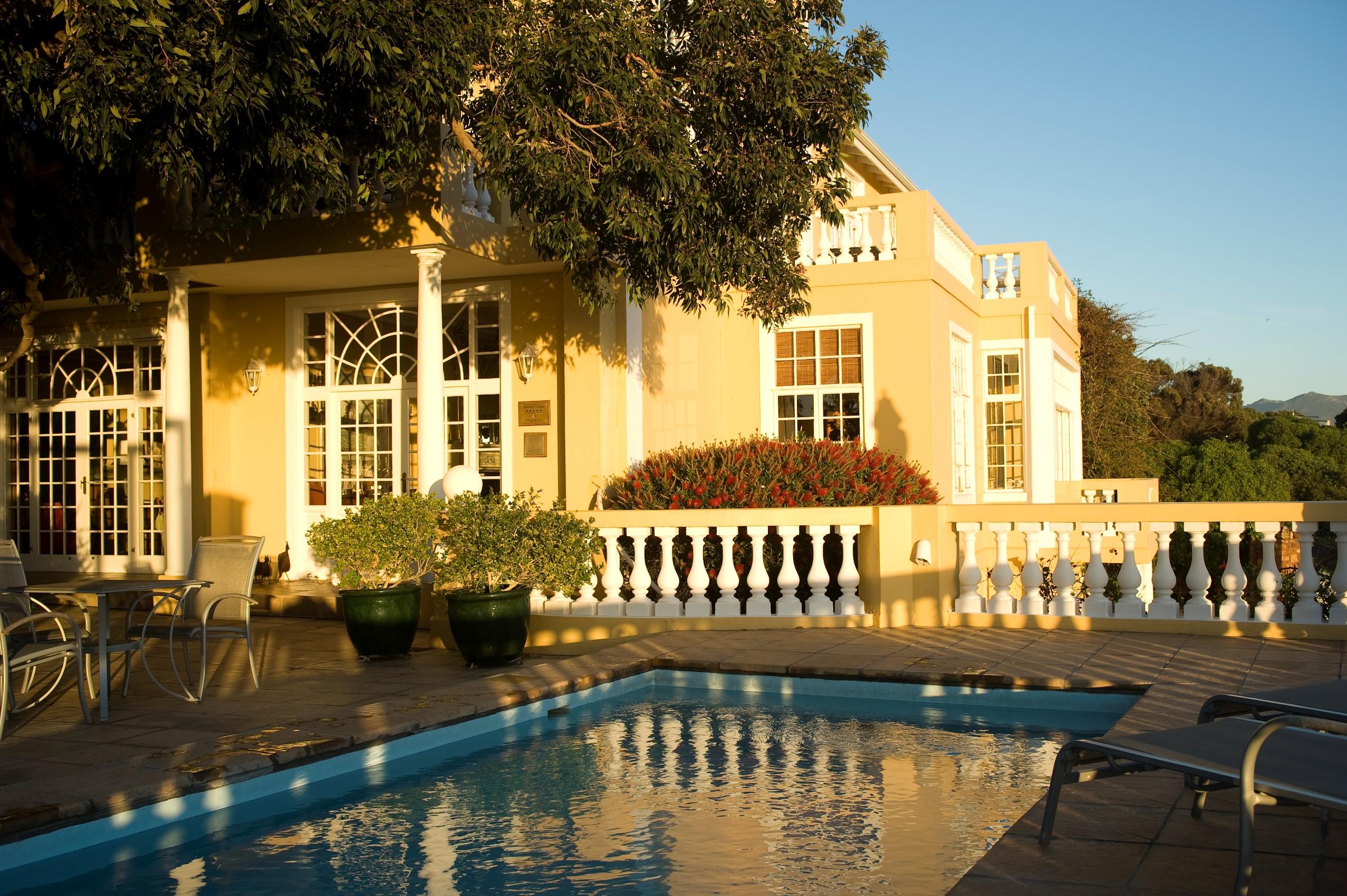 Hotel Colona Castle Lakeside Exterior foto
